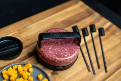 Burgerpresse og 4 grilspyd sett