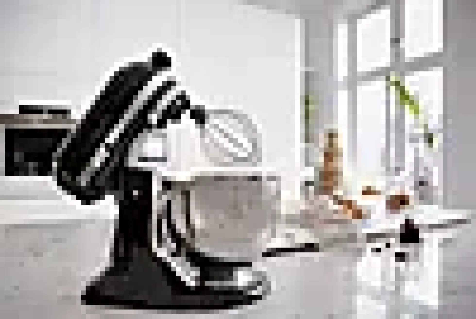 KJØKKENMASKIN SORT 4,8L ARTISAN MED VIPPEHODE