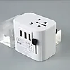 REISEADAPTER TIL DE FLESTE UTTAK INKL 3xUSB JORDET