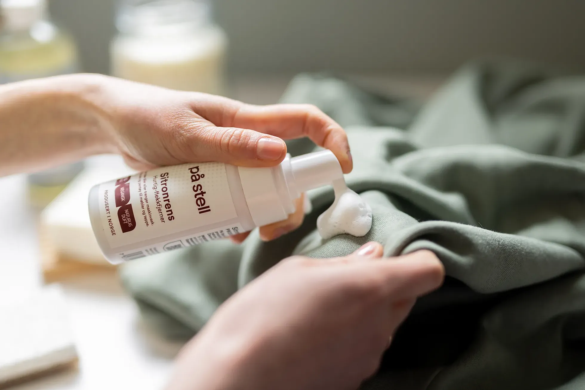 Sitronrens flekkfjerner skumspray av naturlige oljer 115ml