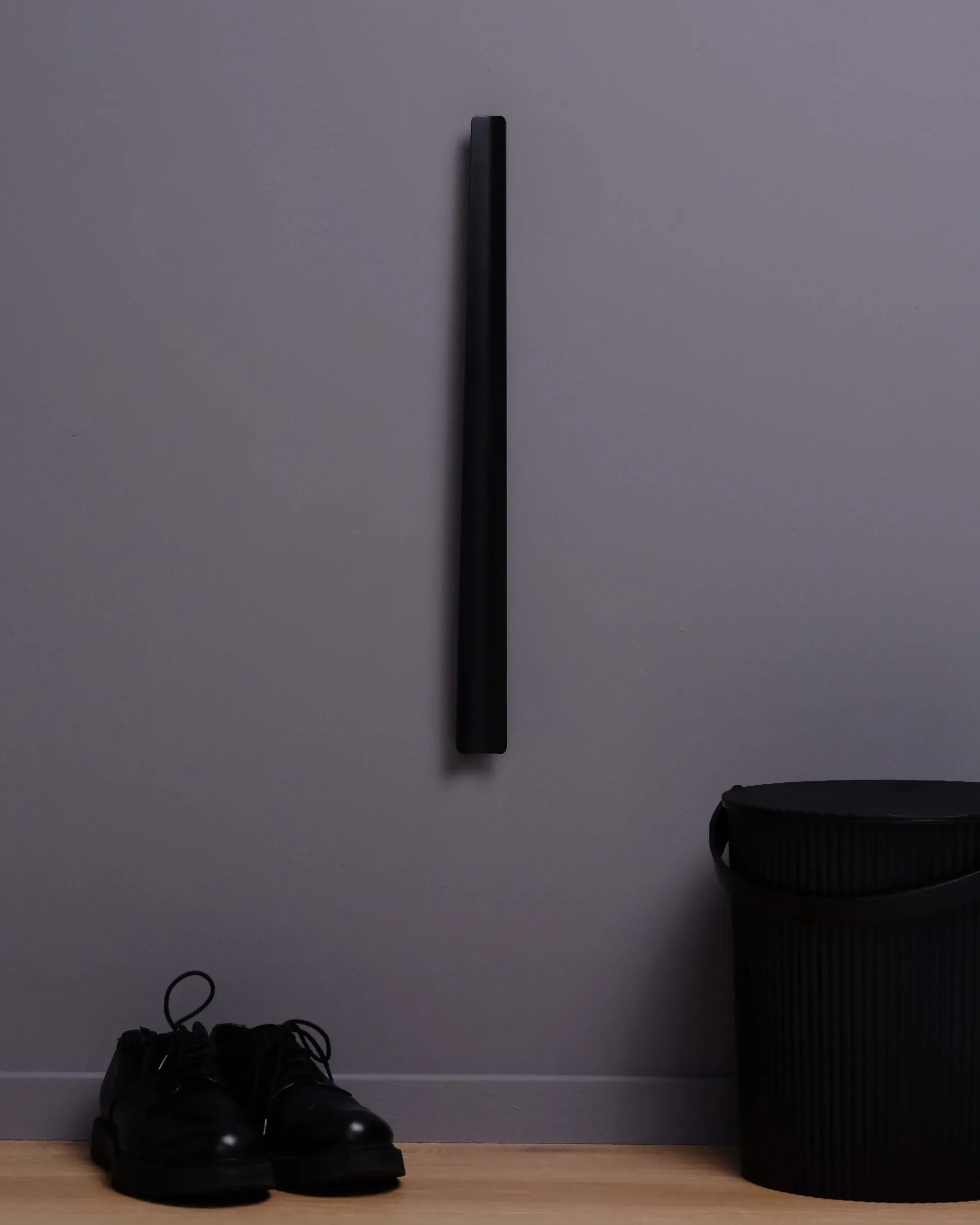 Skohorn med oppheng 58cm i gaveeske Sort matt