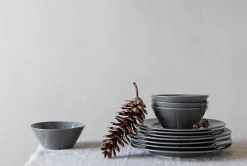TALLERKEN Ø27 CM ASH GREY